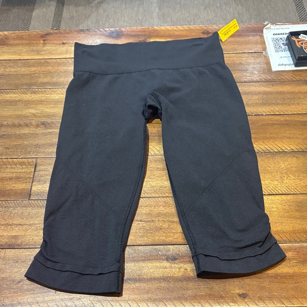 LULULEMON capris
